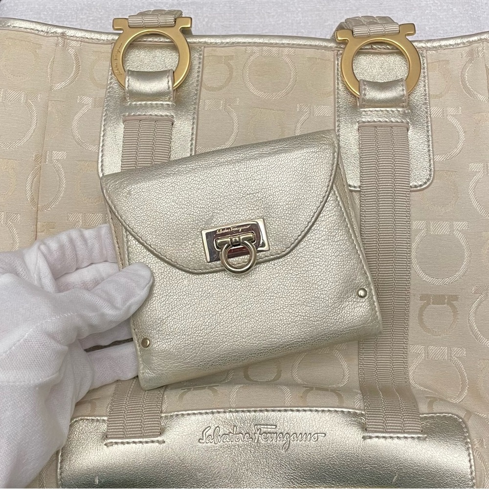 Salvatore Ferragamo Authentic Vintage Silver Compact Wallet